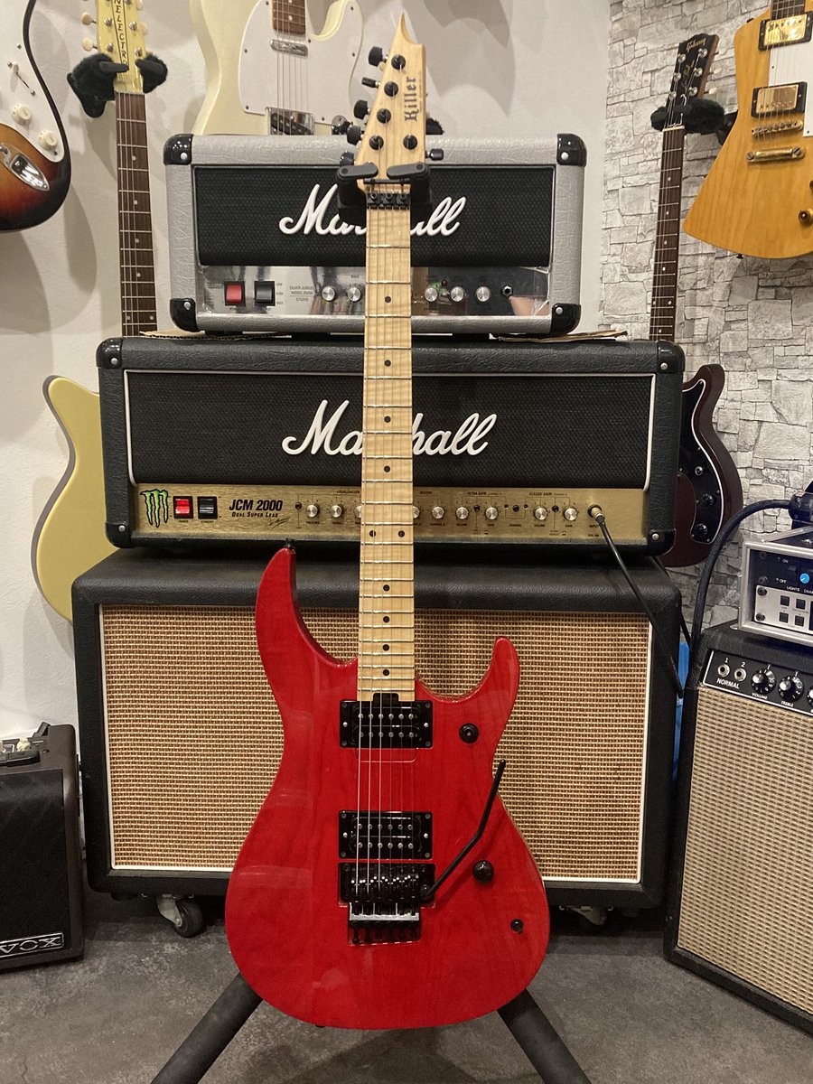 B13Guitars's tweet photo. Killer KG-Fascistのパーツをブラックカラーで統一！
よりシックな見た目になり個人的にHR/HM感がマシマシになって好きです！！ https://t.co/zdZpoijbrN