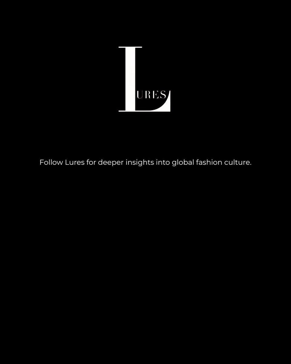 luresmagazine's tweet photo. Donatella Versace is back at the creative helm, partnering with Revolve to launch a brand-new venture that speaks to the next generation through a fearless, inclusive lens of beauty and fashion.
#Lures #DonatellaVersace #Revolve #NewBrand #Fashion https://t.co/be9iWLqlnk