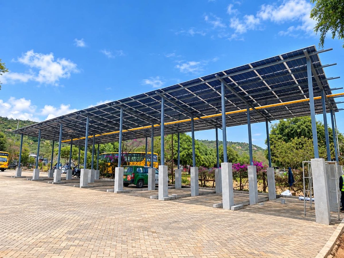 SaferPower_254's tweet photo. ⚡NA NILIKUWA NIMEWA-WARN!!! 😂☀️
Safer Power Limited does a GOOD job!
Actually… Professionalism at its Best. 👌🏾⚡
From the design and engineering to the structural steelwork, solar PV installation, inverters, battery storage, cable management and finishing. #solar #engineering https://t.co/NRz6CIt9l3