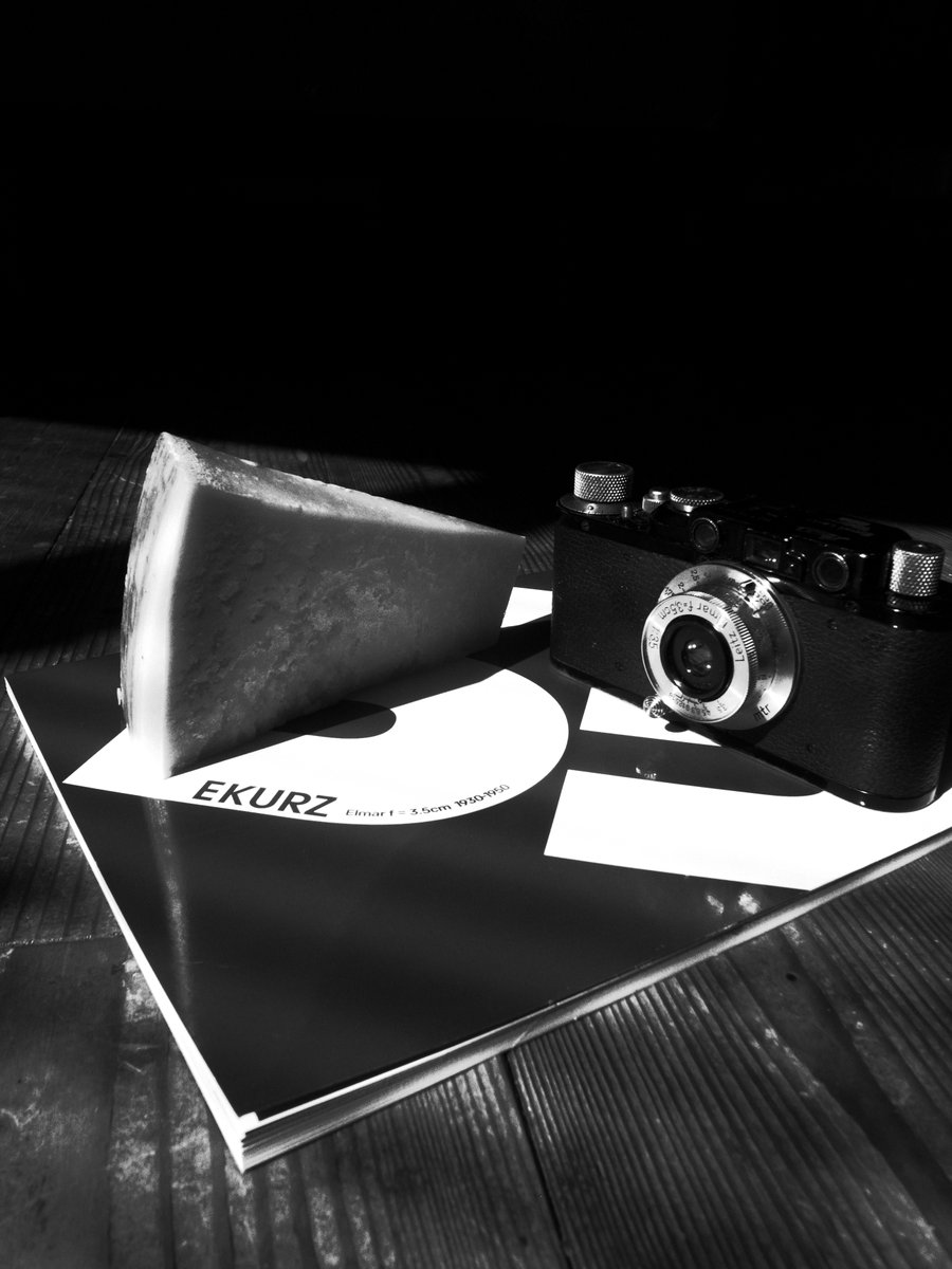 lucky13oreno's tweet photo. 新宿伊勢丹でお目当てのチーズを買ってからのエルマー35写真展。チーズの名前が長すぎる。
#ジョルジオパルミジャーノレッジャーノ
#エルマー35展 https://t.co/VZ69eUXTib