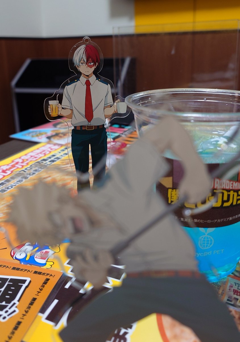 chm__bk1010's tweet photo. これはドリンク取って戻ってきたら同行者が想像以上にヒートアップしてて戸惑う図 https://t.co/tTFvP9IRt6