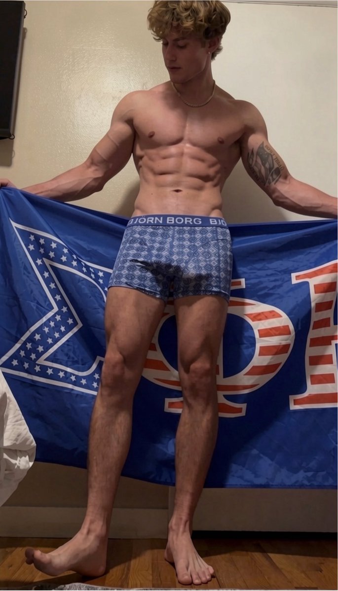 austin_cruzx's tweet photo. Happy Monday #findom #wp https://t.co/3wdO2rfJ9w