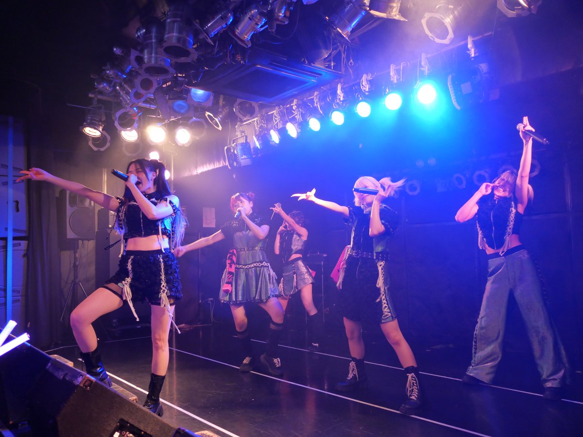 millay1227's tweet photo. #PIGGS
#PIGGSFINALTOUR
#福岡DRUMSON
BIBIちゃん指長いんだね。5人の姿がエモい。BANBAN決まってるぅ。
やっと一通り片付いて、これから3時間たっぷりリンパ流す。心は癒されたので体を癒す笑。KINCHANから違うものまで流れる言われたから気をつけなきゃ笑 https://t.co/AusvrByJo4