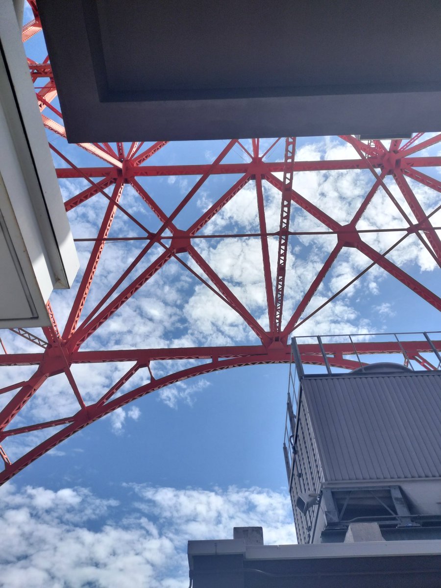 aruyukisan's tweet photo. 台風一過
某タワーを階段で降りました https://t.co/aF0Gg0AHRD