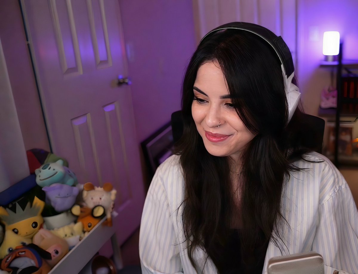 LunityHUB's tweet photo. Random screenshots from last night's stream, looking cute like always #Lunity #Twitch #YouTube https://t.co/0DUwhxfw3s