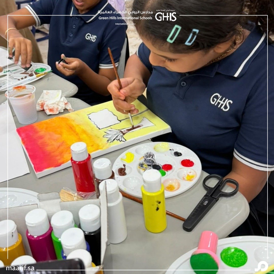 GreenHillsIntl's tweet photo. 🎨💚 نحتفل بوطننا من خلال الفن
عبّرت طالباتنا المبدعات عن حبهن واعتزازهن بالمملكة من خلال لوحات فنية جميلة، أبدعن في رسمها احتفاءً بـ اليوم الوطني السعودي.
بألوانهن وإبداعاتهن، جسّدن مشاعر الفخر والانتماء وحب الوطن.
نفخر بإبداعات طالباتنا وتعبيرهن الجميل عن حب الوطن 💚🎨 
🎨💚 Celebrating Our Nation Through Art
Our talented students expressed their love and pride for Saudi Arabia through beautiful artworks created to celebrate Saudi National Day.
Through colors and creativity, our students captured the spirit of pride, belonging, and love for their country.
We are proud of their creativity and wonderful artistic expressions. 💚🎨

#الروابي_الخضراء
#تعليم_جدة
#معارف_للتعليم
#مدارس
#اليوم_الوطني_السعودي