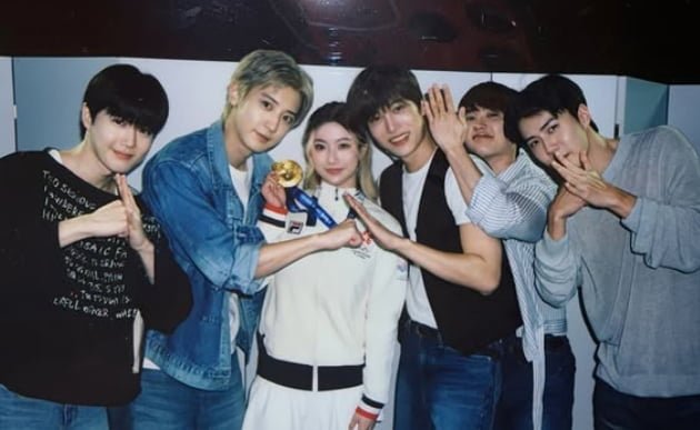 Kaidagod88's tweet photo. ＂금메달 딸 수 있어?＂…엑소 카이 한마디에 '13년 팬' 해냈다 (출처 : 네이버 뉴스) https://t.co/trNGL2pbww https://t.co/MjsPtLZtpM