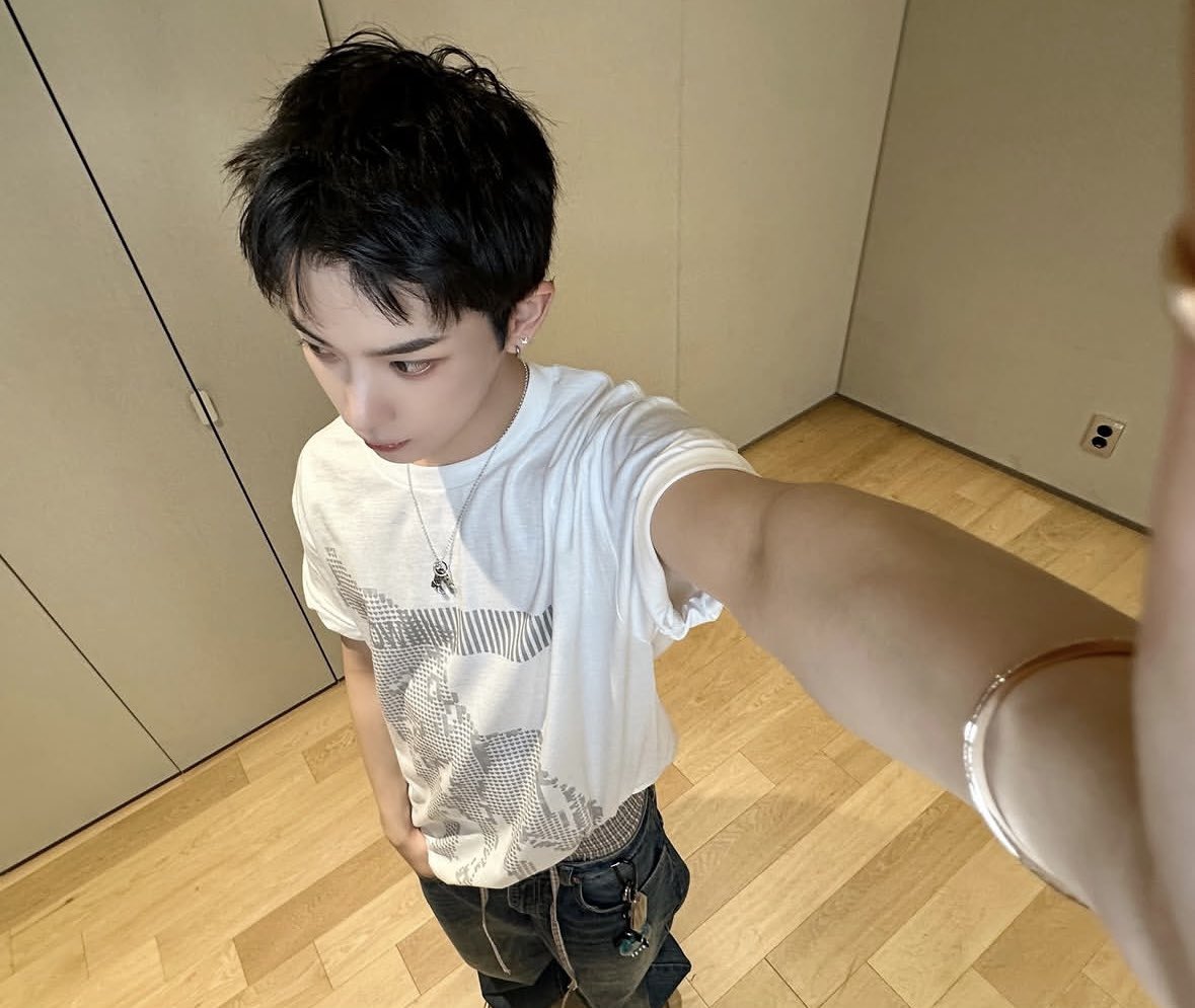 cupidncls's tweet photo. promoting the fuck out of the shirts https://t.co/S2B1yH6i56
