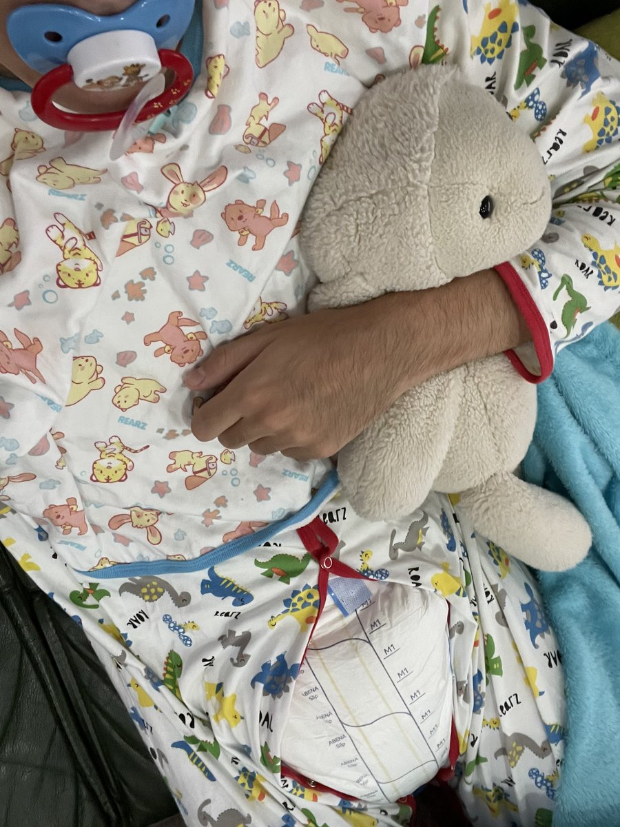 skykid71627044's tweet photo. Feeling soo relaxed right now,double diapered,onesie,paci,bib…might fall asleep again even tho its morning🥱
#abdl #diaperboy https://t.co/bLYuEr28cv