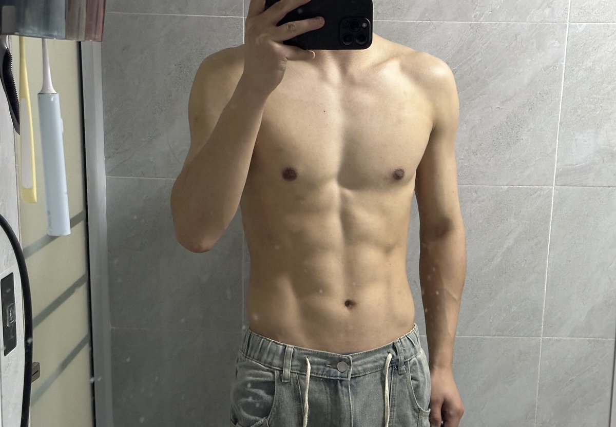 Zjltm0's tweet photo. 长沙180，64kg，薄肌小帅，长沙找个固的，不要人机，私信看照片 https://t.co/2QCf1wwdBv