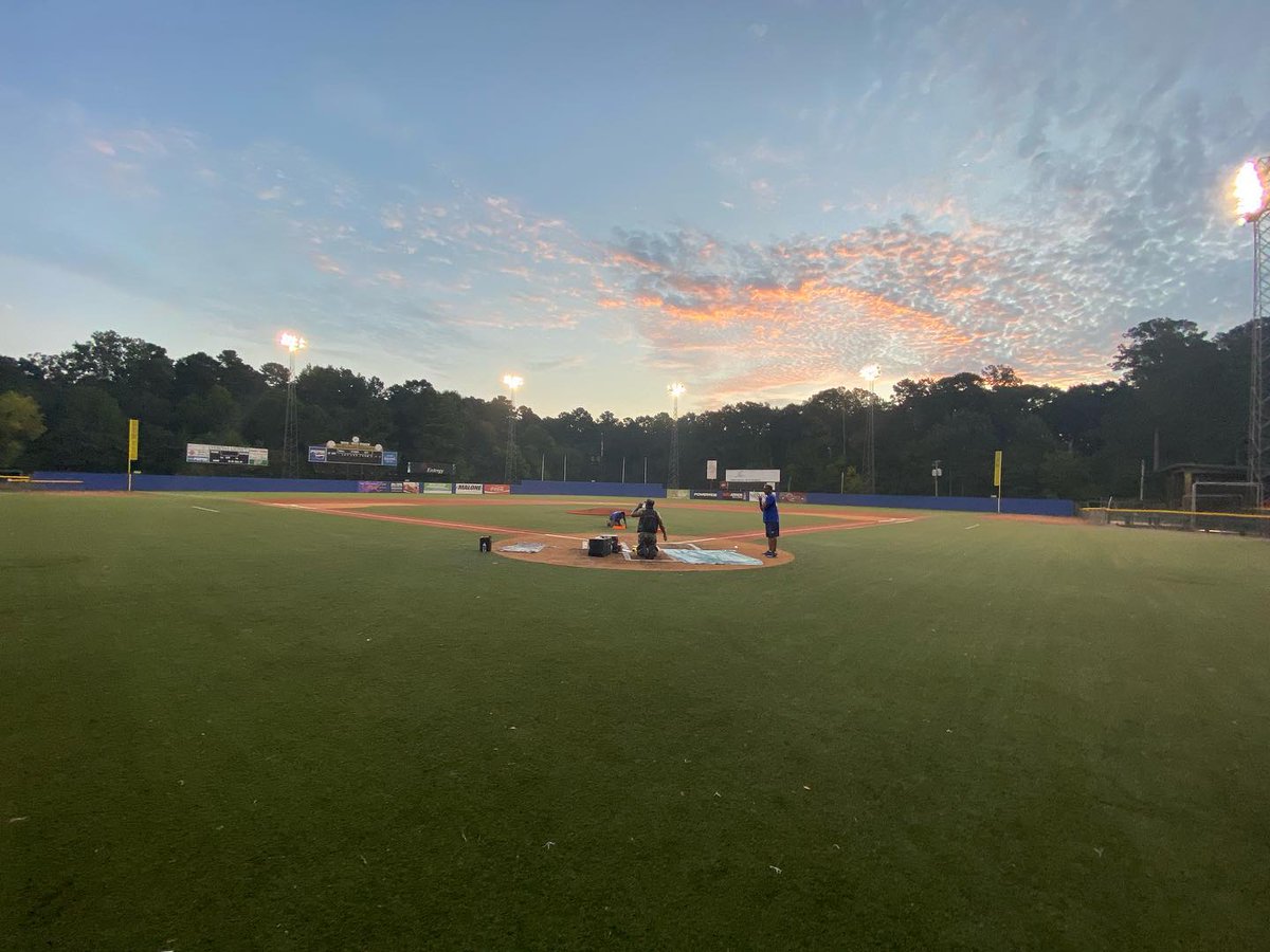 TessaJarrells's tweet photo. Mississippi Sunrise #mississippi #lovetheview #earlymorning #nofilter #smithwillsstadium #hankaaronsportsacademy https://t.co/4jR5DAtVto