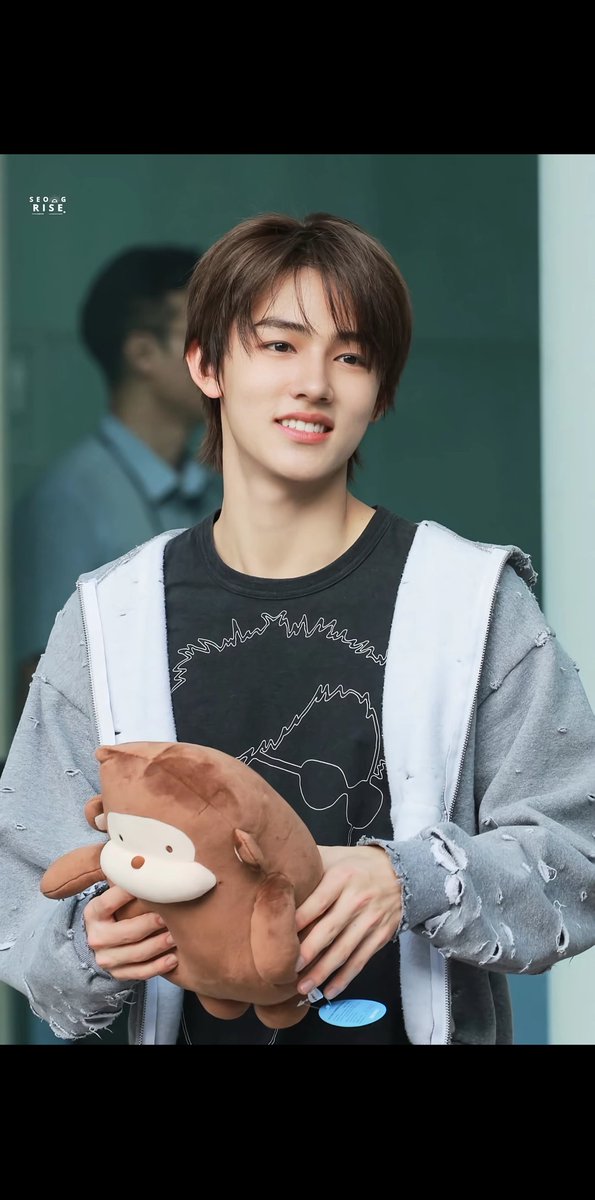 xiarx8's tweet photo. @liccccww99310 Every camera follows our stunning EOMUSE as SEONGHYEON unleashes authentic EOMSEAN power, creating an amazing EOMPACT on the entire audience.

​MC EOM TAKES OVER

​#SEONGHYEONonAir
#ソンヒョン大活躍
#SEONGHYEON #성현 https://t.co/AC9hWlw5uw