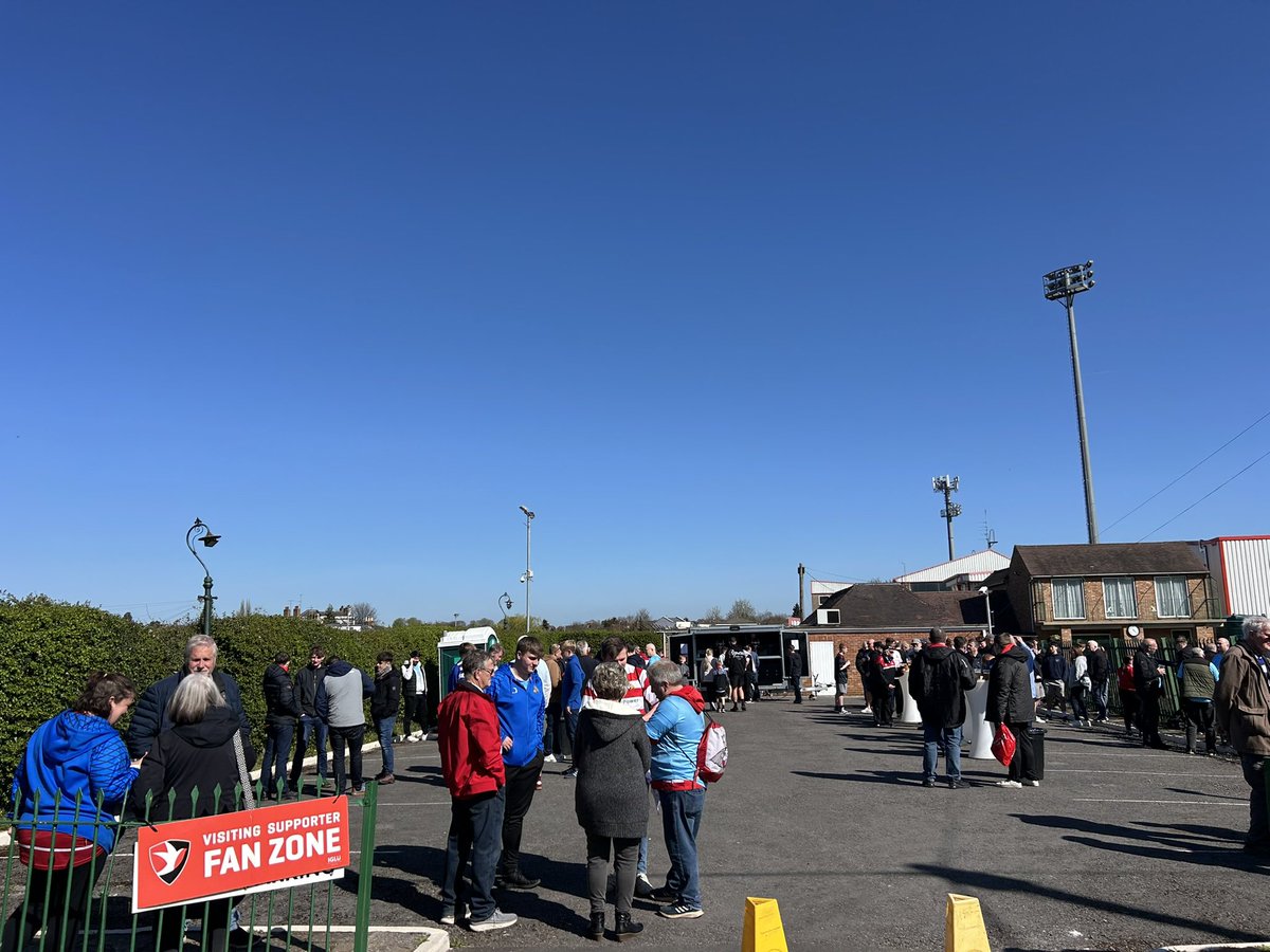 IGLU_awaydays's tweet photo. We look forward to welcoming @ChesterfieldFC to the official away supporter fan zone @CTFCofficial on Saturday Open from 12.30pm. No bar in the ground. Opposite coach drop off point. 20 second walk to away stand entrance. Forecast looks sunny and dry! #spireites https://t.co/wIgMbMPIzl