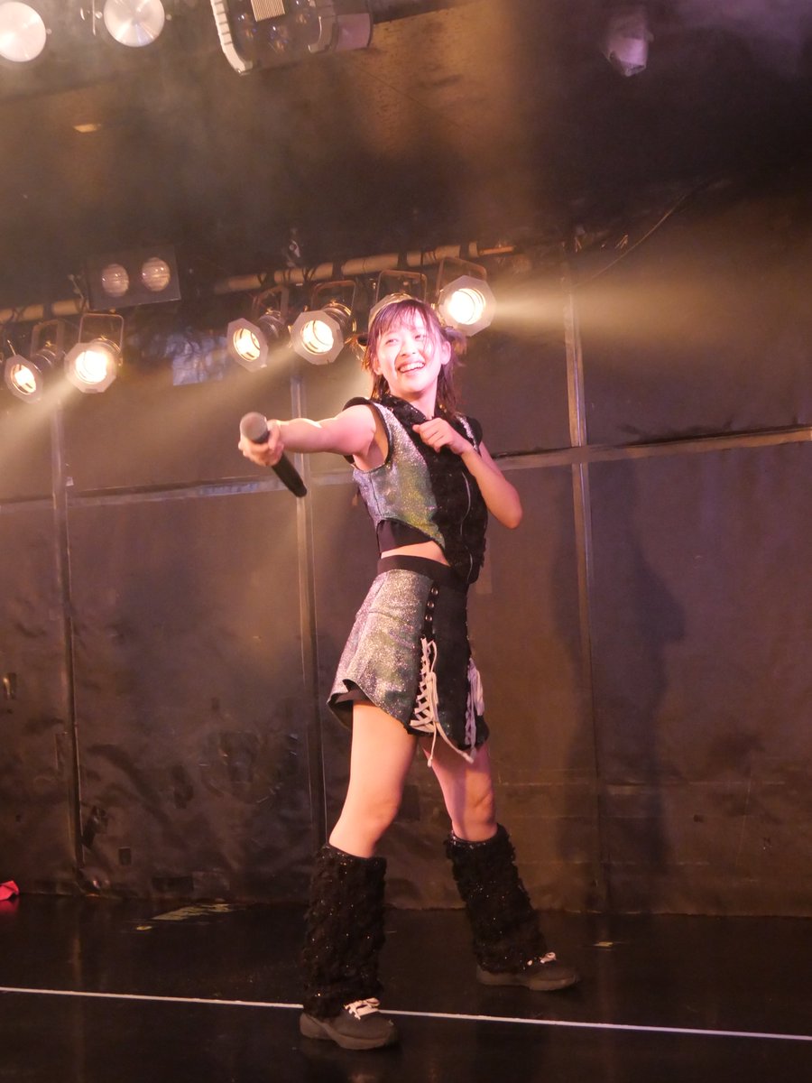 millay1227's tweet photo. #PIGGS
#PIGGSFINALTOUR
#福岡DRUMSON
シェルミーが前に出ると紫のキンブレ集まって、これも風物詩💜
BANBANの太陽拳笑
3人のショッカーっぽいシーン。
イチローっぽいKINCHAN笑 https://t.co/J4gMz0qfRA