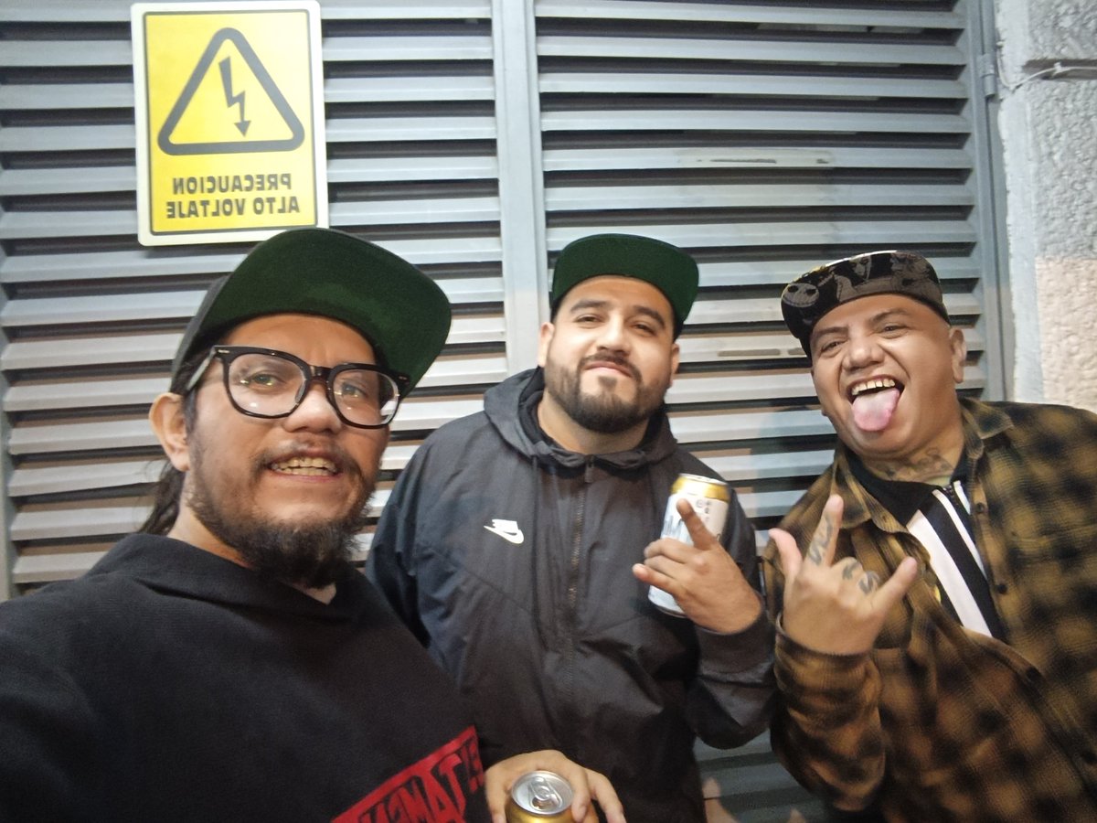 moshbst's tweet photo. ¡Echa un vistazo al vídeo de moshop rock!!! #TikTok https://t.co/disJJWisdk https://t.co/aeJmSsrRjz