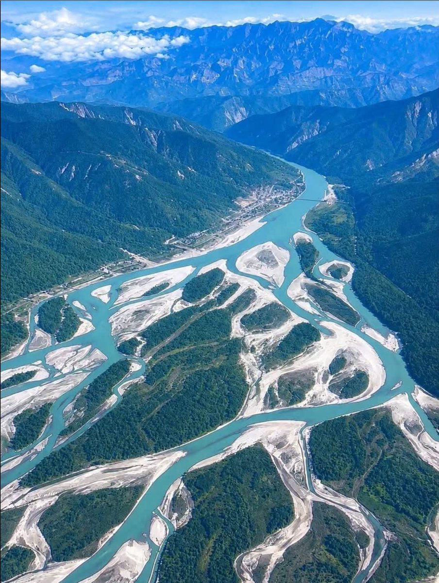juni395819's tweet photo. The mighty Karnali in full flow! From Chisapani, the river spreads across the plains toward Kailali and Bardiya, shaping landscapes, sustaining communities and showcasing Nepal’s extraordinary natural beauty.
#Karnali #Chisapani #Kailali #Bardiya #Nepal #NepalNature #ExploreNepal #RiversOfNepal