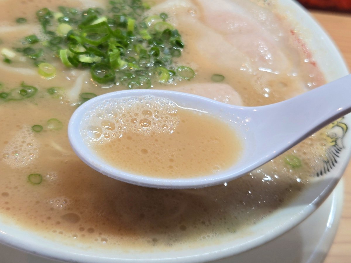 gfdb8r's tweet photo. 今日は無性に豚骨が食べたく

中央区高砂のぶっとびさんで手包みワンタンメンの麺活🍜

やっと訪麺出来て最高の一杯

久しぶりの豚骨がぶっとびさんでラッキー✨️

脂少なくわどこか懐かしいラーメンでした♪ https://t.co/fzxEJfJIfN