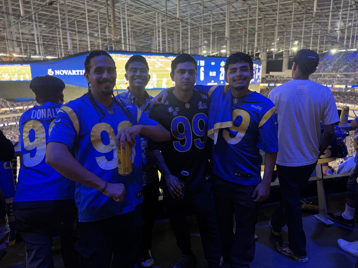jay9000likehal's tweet photo. Rams won, Family ties and Big Boi performed Int’l Players Anthem. https://t.co/og0Awtg73c