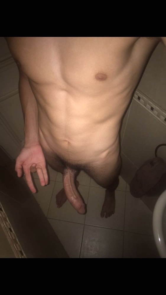 arabdudes's tweet photo. big arab cock https://t.co/GnT5d9rpAT