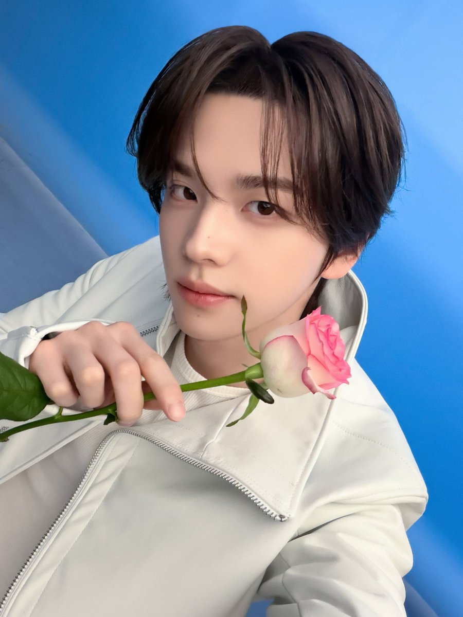 TWS_PLEDIS's tweet photo. 2026 TWS TOUR '24/7:FOR:YOU' IN BANGKOK

กรุงเทพฯ พร้อมหรือยัง? 🌹💙

#TWS #투어스 #247WithUs
#247FORYOU
#247FORYOU_IN_BANGKOK https://t.co/NJpxJZsWQz