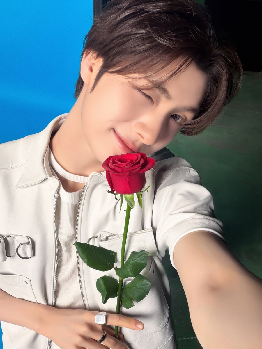 TWS_PLEDIS's tweet photo. 2026 TWS TOUR '24/7:FOR:YOU' IN BANGKOK

กรุงเทพฯ พร้อมหรือยัง? 🌹💙

#TWS #투어스 #247WithUs
#247FORYOU
#247FORYOU_IN_BANGKOK https://t.co/NJpxJZsWQz