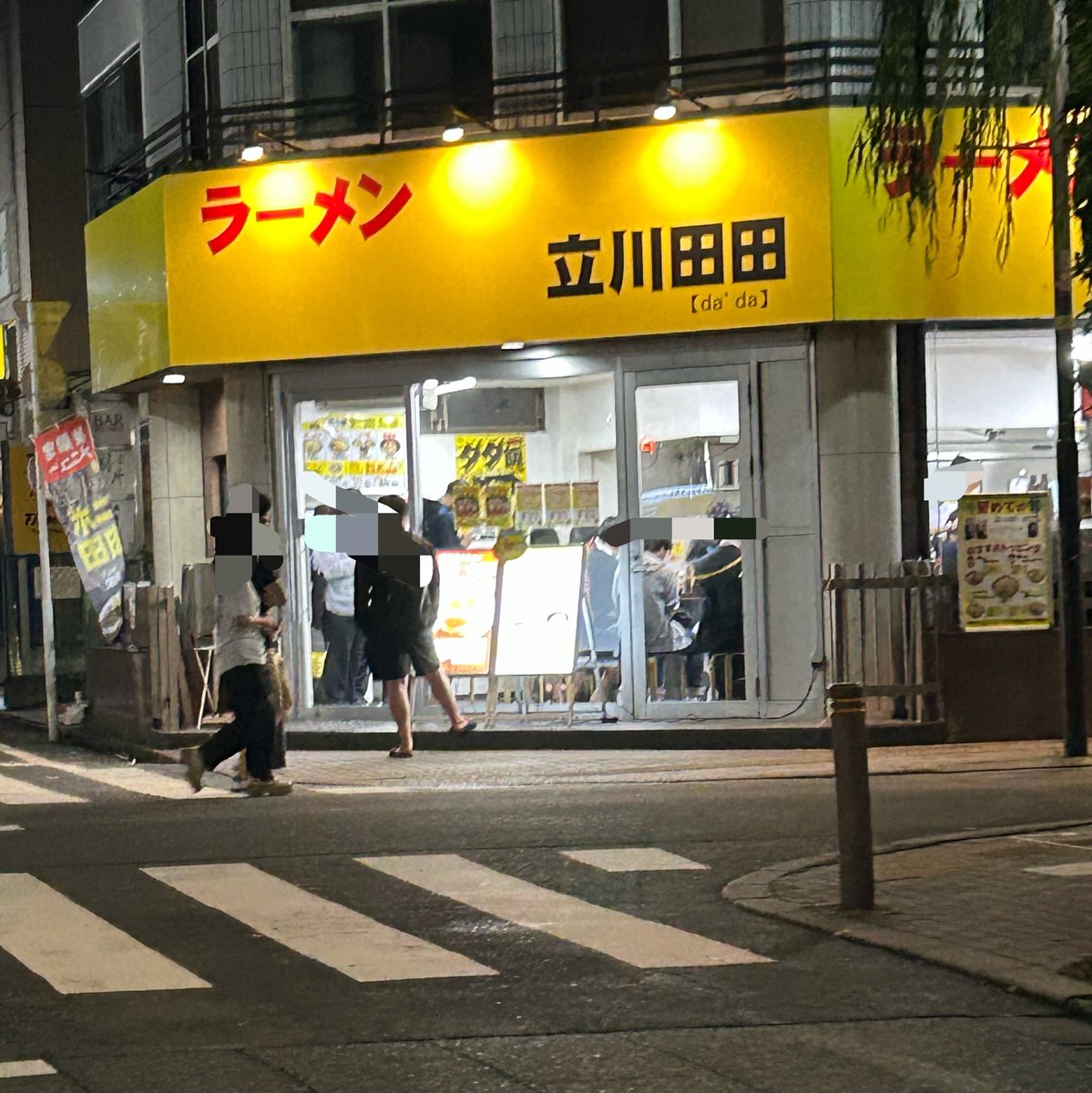 2DQ00's tweet photo. 23:30でこんなに混んでた
行ってみたらよかったかな https://t.co/jCqRWajQQJ