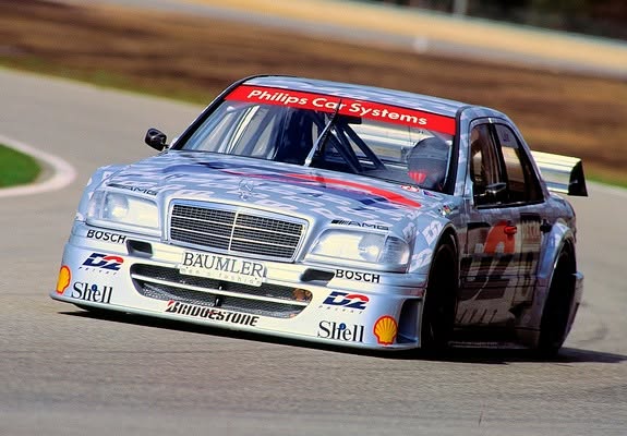 kariki81's tweet photo. 【DTM Machines ⑫ ハイテク満載の銀の矢】
Merdcedes-Benz C-class V6

2.5L  V6 M106型は低くマウント
ABS,TCS,アクティブサス
油圧で重りを移動させ、重量配分を
変化させるムービングバラストを搭載

94,95年とK.ルートヴィヒ
B.シュナイダーがそれぞれ
タイトルを奪取
メルセデスの独占となった https://t.co/NHbYKaEDon