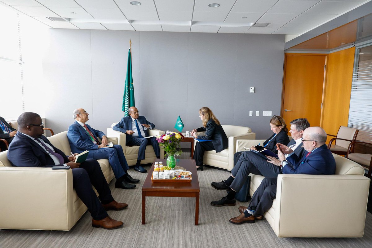 _AfricanUnion's tweet photo. On the margins of #UNGA81 in New York, H.E. Mahmoud Ali Youssouf, Chairperson of the African Union (AU) Commission, @ymahmoudali, met with Ms. Amy Pope, Director General of @UNmigration, to exchange views on migration governance, the protection of migrants’ rights & legal pathways for migration.

The Chairperson underscored the importance of strengthening AU–IOM cooperation in advancing safe, orderly regular migration, while promoting the meaningful engagement of the African diaspora in the continent’s development & investment, including in skills development, knowledge transfer & the retention of critical capacities in Africa.

He highlighted the role of the African Continental Free Trade Area (@AfCFTA ) in advancing regional economic integration, including facilitating the movement of labour & skills across the continent.

The Chairperson & Ms. Pope reaffirmed their shared commitment to protecting the rights & dignity of migrants & to strengthening international cooperation on migration.

Read @ https://t.co/cv9oNdAHs5