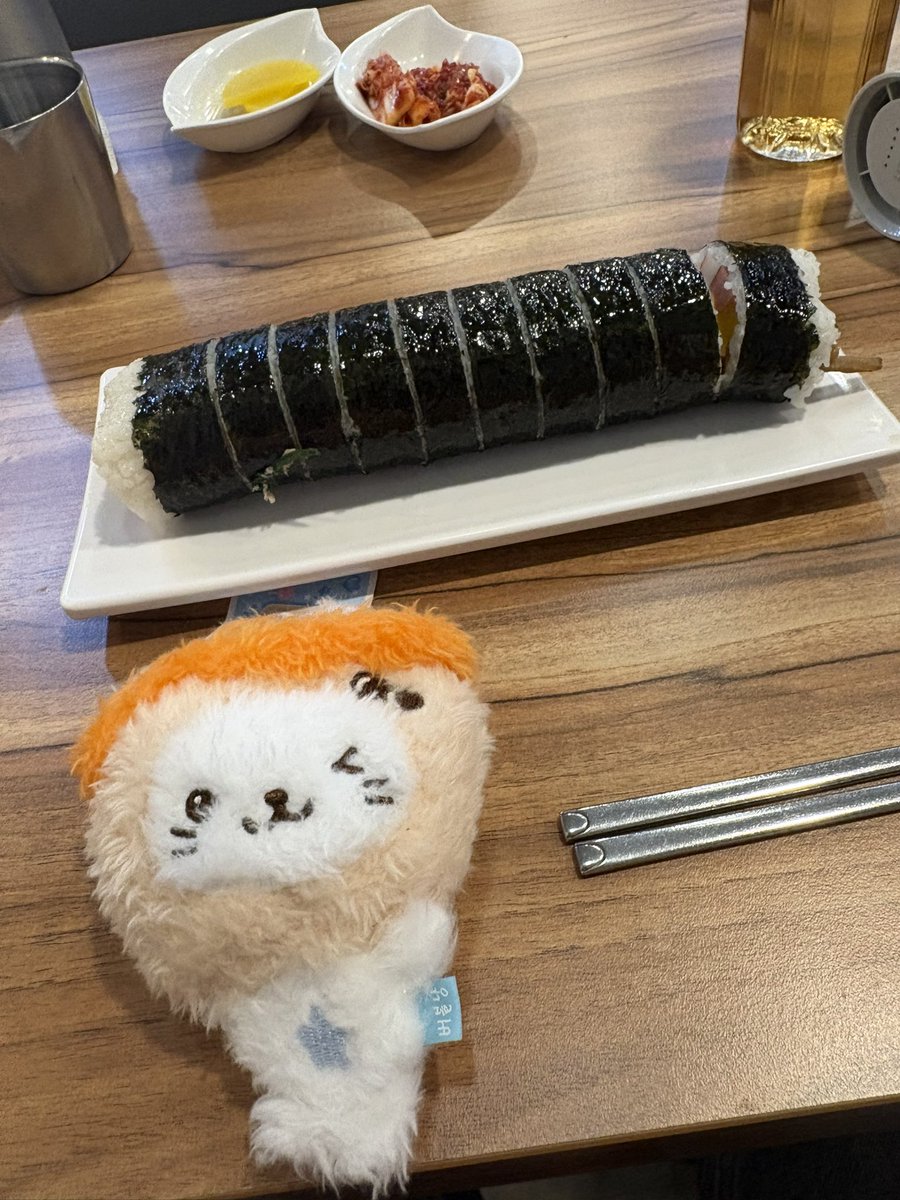 YOIyu04's tweet photo. ��밥 먹기… https://t.co/8a9wG77s3m