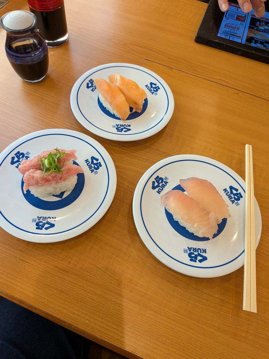 24Haruna0103's tweet photo. お墓参り後、くら寿司へー
頂きます(*´﹃`*) https://t.co/qSCjDQiAyE