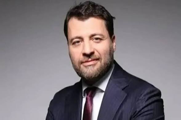 Denizzq2's tweet photo. Erden timur ile emre tezmen arasındaki ilişki üzerine çalışıyorum. Fizyonomi yalan söylemez https://t.co/HYEFzA1a56