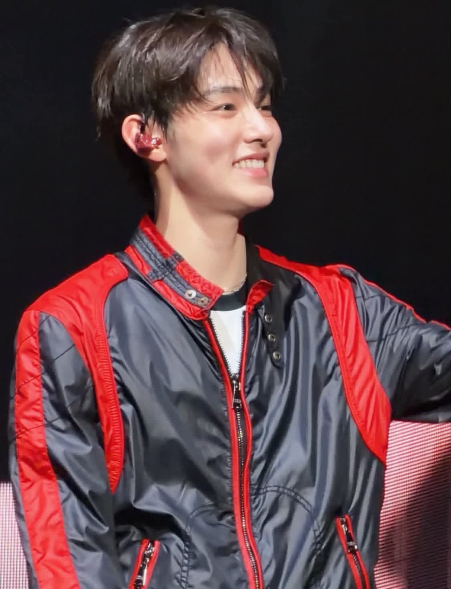 lezqxx1's tweet photo. @SEONGHYEONINA Seonghyeon balances hosting naturally, EOMSEAN comes through each reaction, EOMPACT stays consistent, and EOMUSE builds warm energy all around.

MC EOM TAKES OVER

#SEONGHYEONonAir
#ソンヒョン大活躍
#SEONGHYEON #성현 https://t.co/dr51P8QUJG