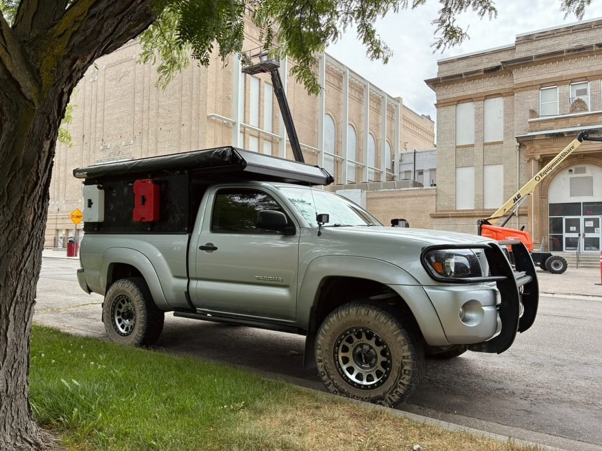 MauricioBao8's tweet photo. Dudeeeeeee, this is sweet! Parker Hopkins sent us photos of “the little four-banger that could. ” This 2006 manual 4x4 Tacoma has taken me dirt biking and fishing all over Idaho. Mostly weekend trips, but it’s set up for longer adventures too, with https://t.co/za4hG4a9hE