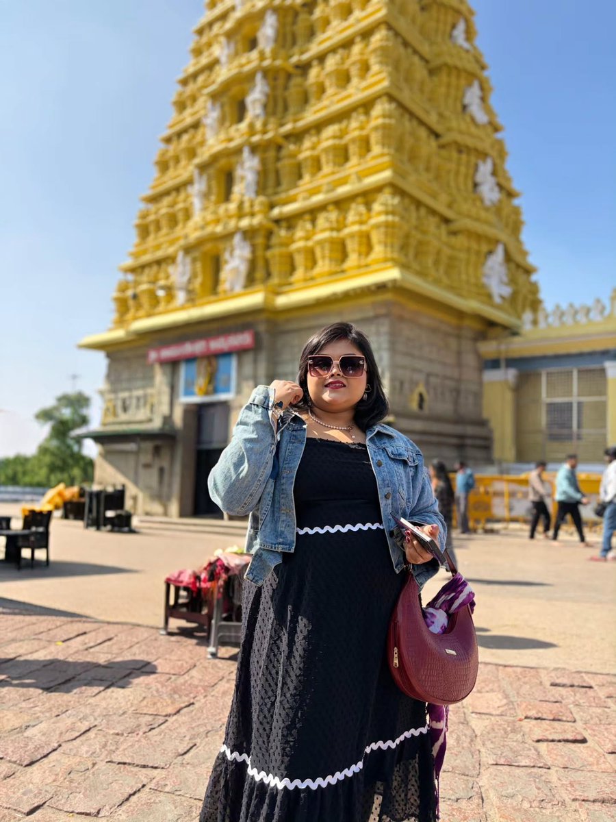 FredaStingef's tweet photo. Completing the grid with a random photo dump from the Mysore leg of our honeymoon. https://t.co/TMhRNXvGXG