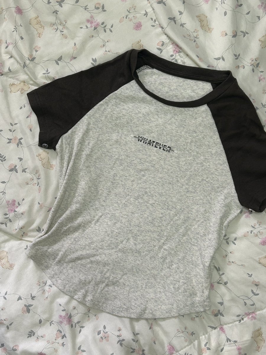 colorstonedump's tweet photo. 🩶 อกเริ่ม30 ยืดได้ oversized  ยาว19   🩶
👉🏻ราคา 30 ฿👈🏻

• ผ้านิ่ม ใส่สบาย ทรงสวยรัดรูป 🫧

( พตทักdm dai ka )
#ส่งต่อเสื้อผ้า #เสื้อผ้ามือสอง #cintage #chuuchop #โล๊ะตู้เสื้อผ้า #urthe #promthong #stylist #ส่งต่อหมวก #ส่งต่อกระเป๋า #เสื้อผ้าราคาถูก https://t.co/CxX9QazUS5