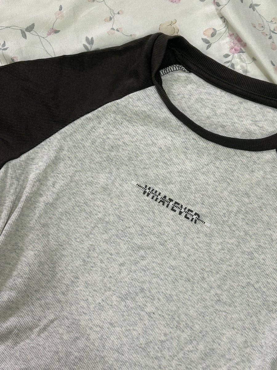 colorstonedump's tweet photo. 🩶 อกเริ่ม30 ยืดได้ oversized  ยาว19   🩶
👉🏻ราคา 30 ฿👈🏻

• ผ้านิ่ม ใส่สบาย ทรงสวยรัดรูป 🫧

( พตทักdm dai ka )
#ส่งต่อเสื้อผ้า #เสื้อผ้ามือสอง #cintage #chuuchop #โล๊ะตู้เสื้อผ้า #urthe #promthong #stylist #ส่งต่อหมวก #ส่งต่อกระเป๋า #เสื้อผ้าราคาถูก https://t.co/CxX9QazUS5