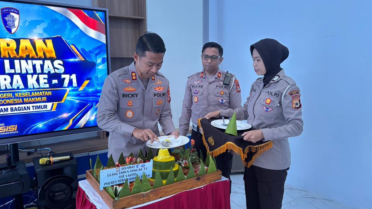 PolresSbt's tweet photo. Gallery Giat Syukuran HUT Lantas Polri Ke-71, Polres Seram Bagian Timur
@DivHumas_Polri @ListyoSigitP https://t.co/IBCxbPX19J