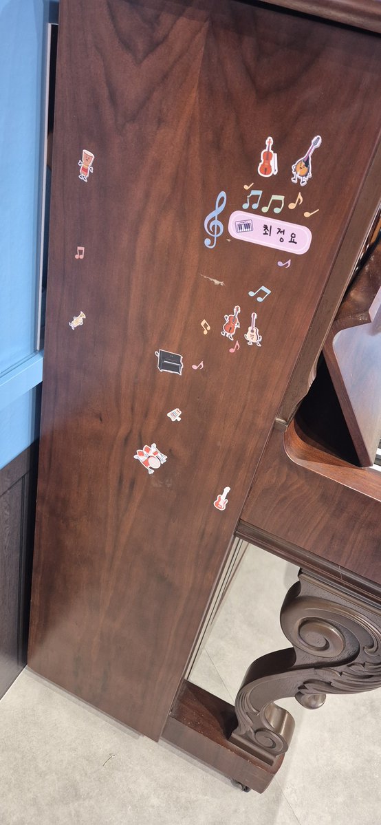 Twinkl2__'s tweet photo. 어헐... 하이커그라운드 왔는데 정요의 피아노ㅠㅠㅠㅠ 악보도 정요의 악보.... 🥺 https://t.co/HmBrssui2g
