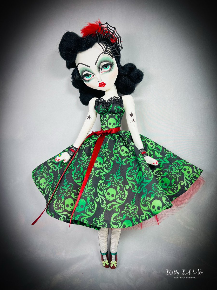 DamnatoDolls's tweet photo. Handmade art dolls available in my Etsy shop https://t.co/K94hawAtOS #ooakdoll #handmadedoll #vintageaddict #MHHSBD #retrochic https://t.co/CPHReCXasi