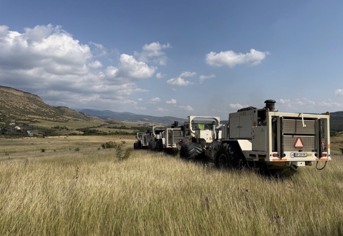 BlockEnergyplc's tweet photo. 🚜💥 SEISMIC SHOOT ON THE MOVE… 🇬🇪

Great to see the Vibroseis fleet in action as #BLOE advances the partner-funded 3D seismic programme across the 301.7 MMboe Martkopi Terrace prospect.

📡 4,729 source points acquired
⚙️ Recording well established
⛏️ Acquisition ongoing https://t.co/SwIHPR4mSW