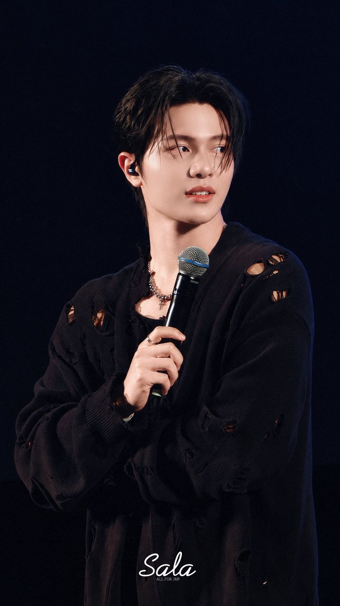 Saaaala_z's tweet photo. 𝐂𝐚𝐧 𝐰𝐞 𝐬𝐞𝐞 𝐭𝐡𝐢𝐬 𝐨𝐮𝐭𝐟𝐢𝐭 
𝐚𝐠𝐚𝐢𝐧 𝐢𝐧 𝐁𝐚𝐧𝐠𝐤𝐨𝐤?😬🖤

#Williamjkp
#LYKNDuskAndDawnxOsaka https://t.co/51tDnMoR5q