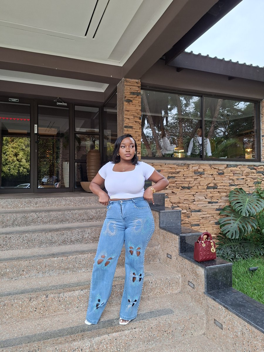 ray_Msowoya's tweet photo. Happy Birthday to Me ❤️🌷✨️ https://t.co/EheBW9yFkp
