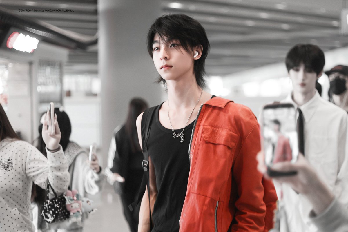 kun_vitas's tweet photo. 260920 Pek 🛫
#airportfashion
𝑩𝒆𝒊𝒋𝒊𝒏𝒈 𝑫𝒆𝒑𝒂𝒓𝒕𝒖𝒓𝒆
เหิงเหิง 3 ช็อต📸
#liuzeheng #allen
#closertoyou
#奔赴少年ciiu #ciiu
#jyp #jypchina https://t.co/8KgBtrUHP4