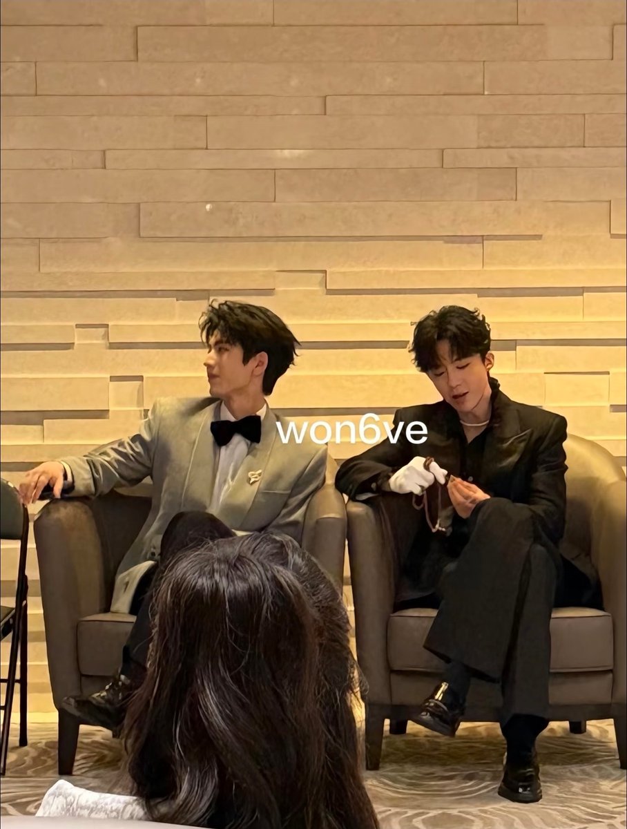 1230kkii's tweet photo. 260920 만구승명월(대만구 영화·음악의 밤) x  장릉혁 

대기실 사진丨📸 (with 류우녕)

ⓒlogo

#장릉혁 #Zhanglinghe #张凌赫 https://t.co/wcUzVvA2bt