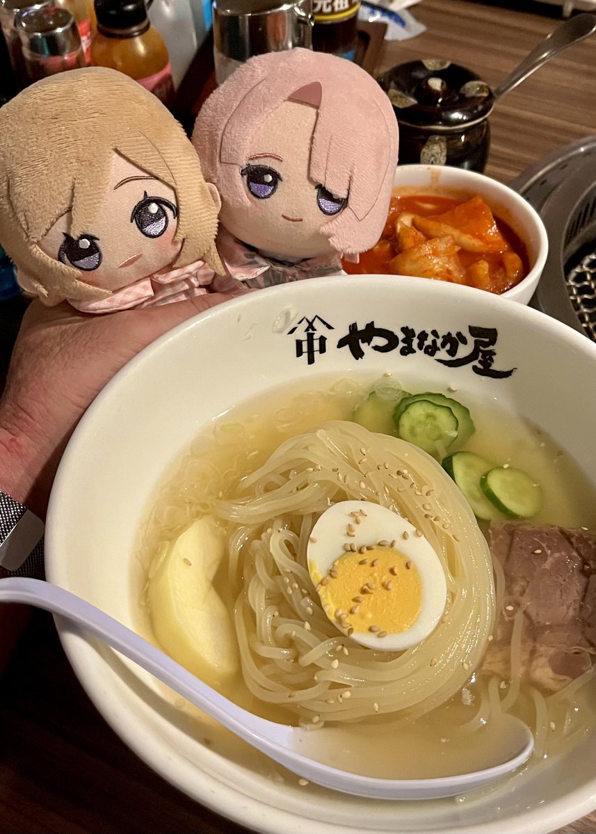 taskits2's tweet photo. お姉ちゃん、麻央くん、焼肉と盛岡冷麺【別辛】だよ… #初星学園ぬいぬい部 https://t.co/whhfNnhuzf
