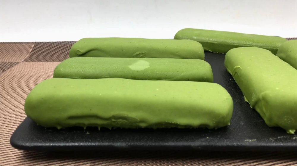 has4n47's tweet photo. Just grabbed a stack of crispy matcha cookies u0026 can’t wait to share! Who’s the lucky one getting a bite https://t.co/0z3T2ZzELf