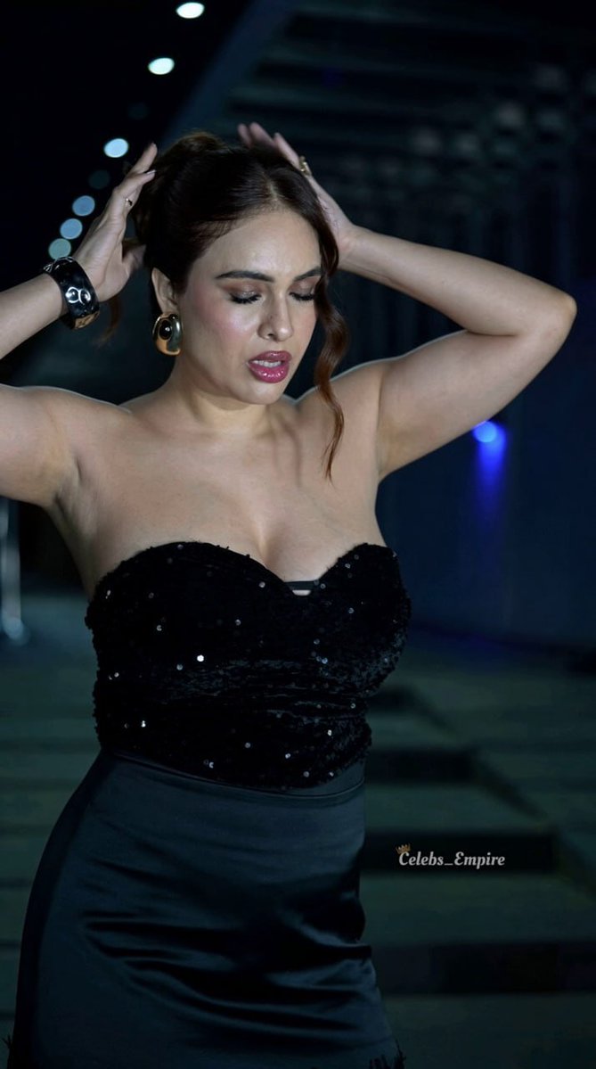 hunteraura360's tweet photo. Neha Malik 🥭🥭🥵 https://t.co/eksfC5P8Od