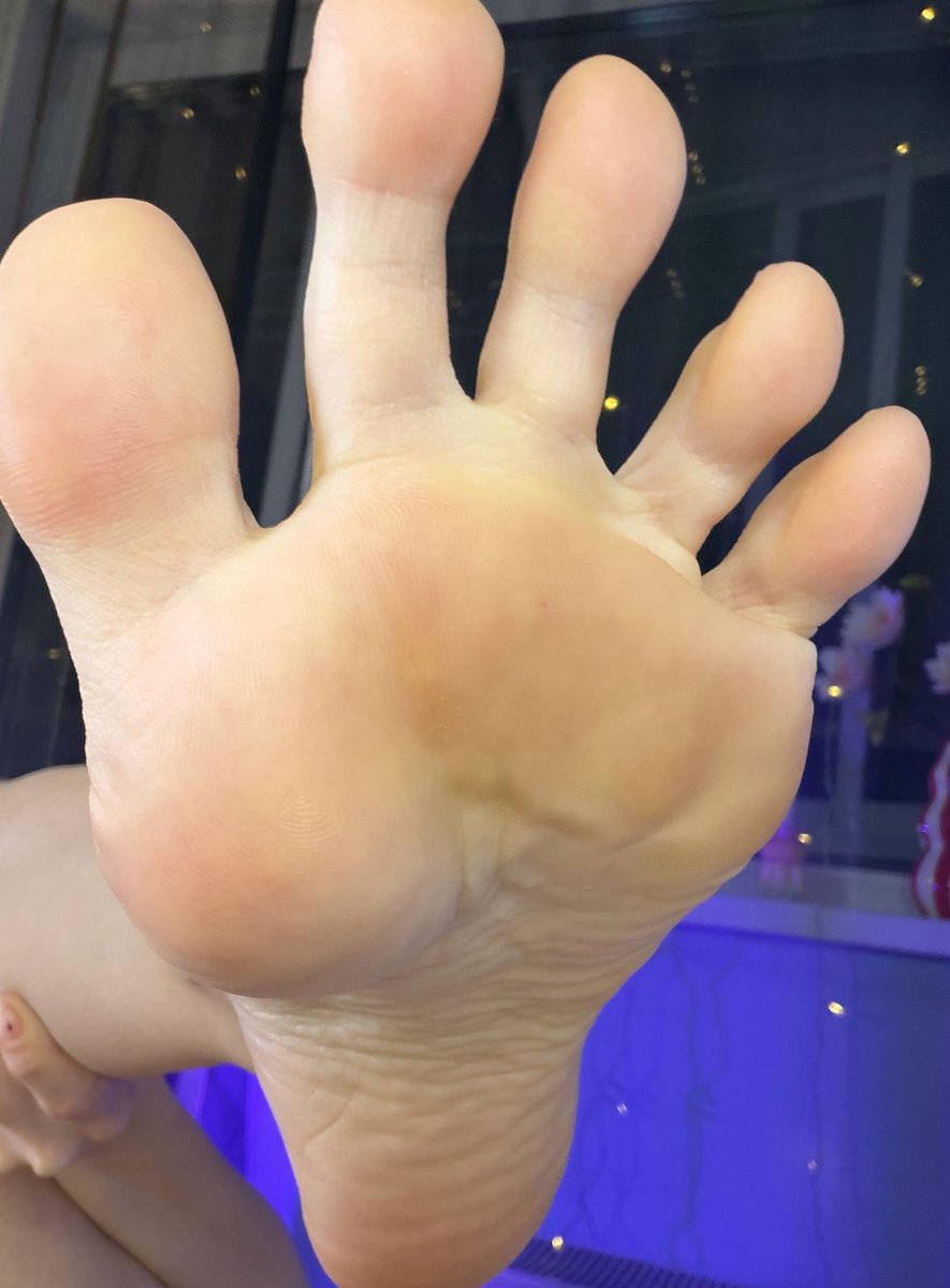 loona_softdream's tweet photo. you can start at the toes https://t.co/bEZ74ToeFB