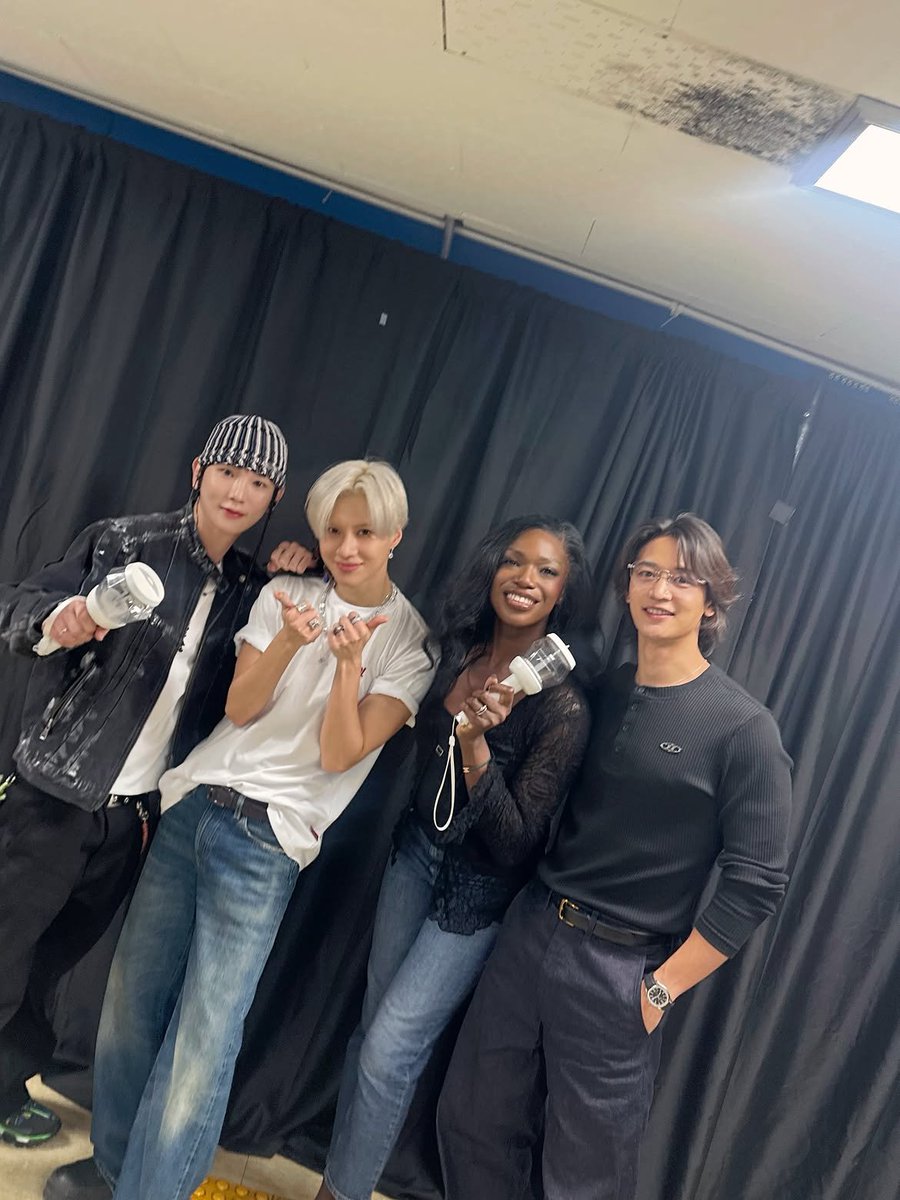 Shinee_Fan_Base's tweet photo. #KEY shared a new photo with Minho, Taemin and Kany 🤍

🔗https://t.co/ZAllaKgkSX https://t.co/fn8tBuiuCn