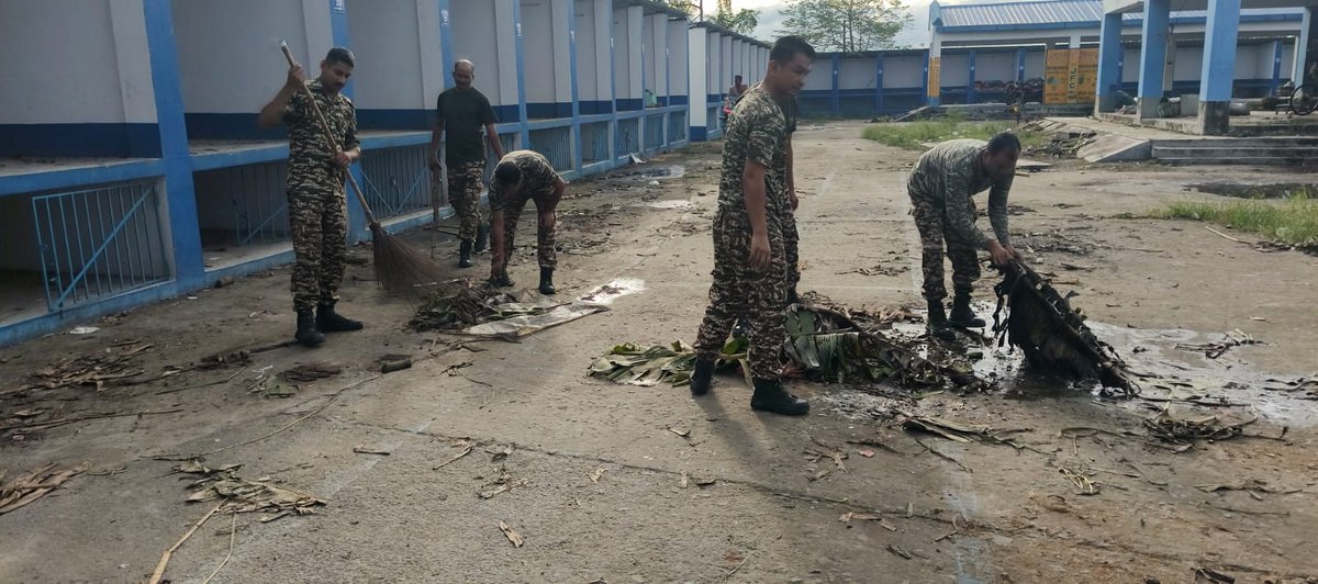 150BNCRP's tweet photo. As part of #SwachhataHiSeva2026, personnel of E/150 Bn CRPF conducted a cleanliness and beautification drive at the identified CTU – Gaighata Agriculture Market, Chandpara, Bongaon, WB. The initiative transformed the surroundings into a cleaner, hygienic and more pleasant space. https://t.co/IrcSvu2GwY